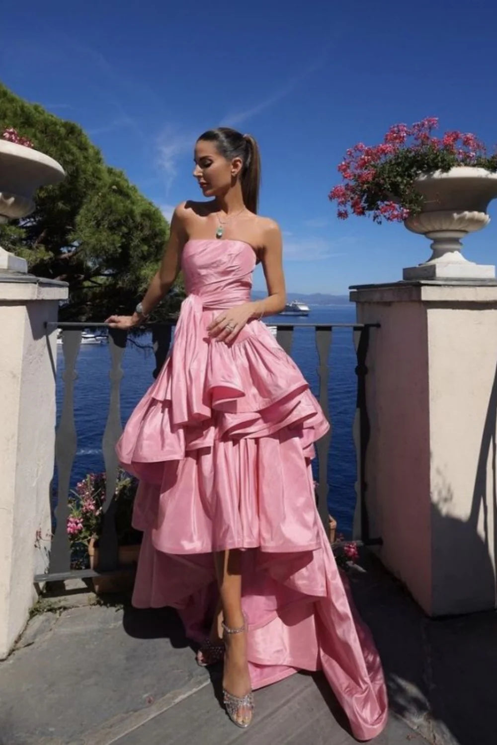Vestido formal rosa con top de tubo, elegante, largo, de satén, con capas, para noche y fiesta. Tiendas con vestidos de graduación.